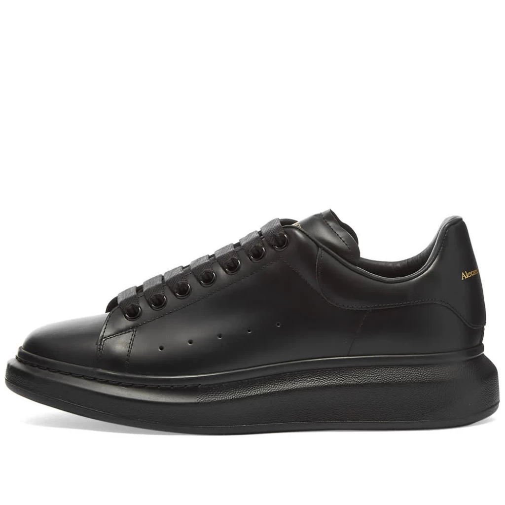 Alexander McQueen in Black
